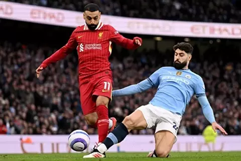 جملة تكتيكية من 3 لمسات.. صلاح يفتتح أهداف قمة ليفربول ومانشستر سيتي (فيديو)